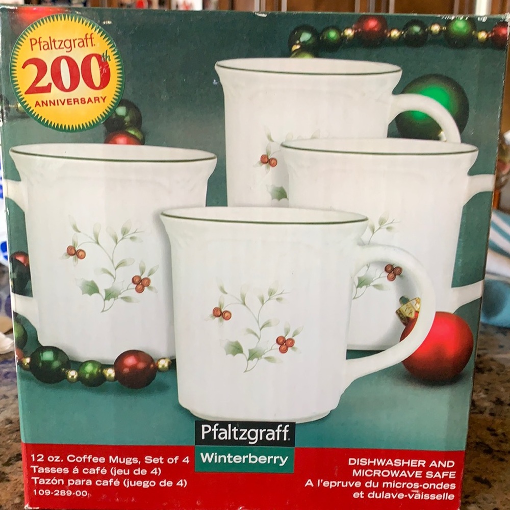 Pfaltzgraff Winterberry 12 oz Coffee Mugs NIB ❄️ make offer - Picture 1 of 4